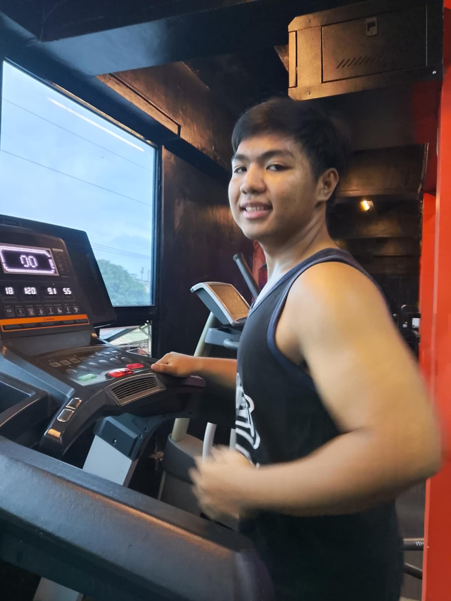Guy on treadmill at Novafit